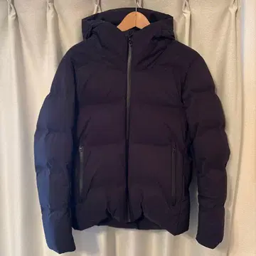 블랙 후드 다운 자켓