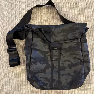 [Calvin Klein] 카모플라쥬 패턴 숄더백