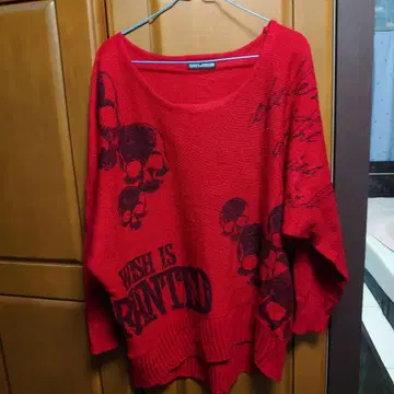 빨간색 스컬 프린트 니트 스웨터