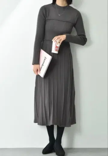 INTERPLANET 짜임 절개 디자인 니트 원피스