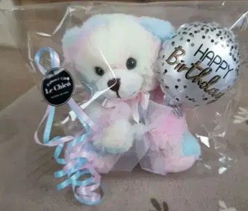 파스텔 곰 봉제 인형과 벌룬