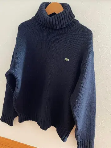 Lacoste 네이비 터틀넥 니트