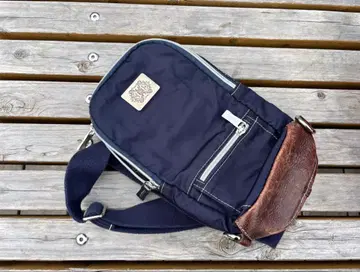 오로비앙코 나일론 x 레더 바디백