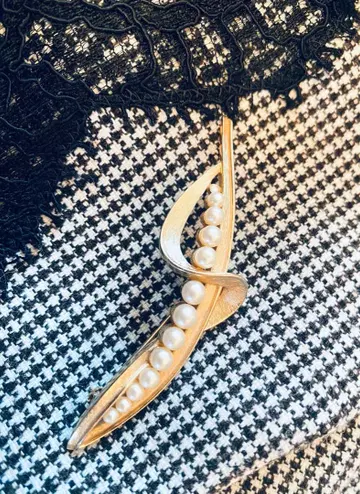 빈티지 Trifari 트리파리 골드 모조 진주 브로치