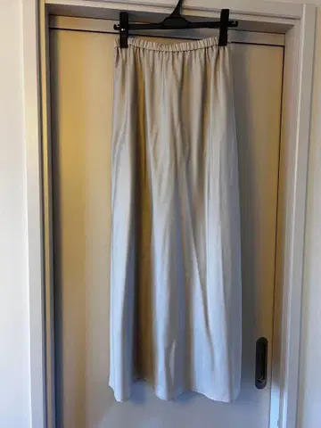 노리즈소피 새틴 스커트