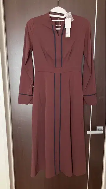 버건디 긴팔 원피스 스트라이프