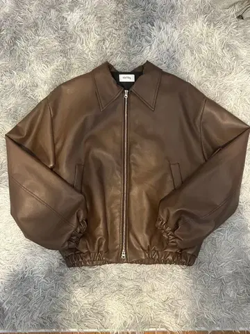 브라운 가죽 자켓