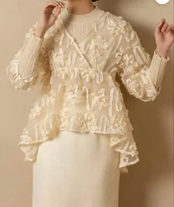 euw 완판템 플라워 시어 블라우스