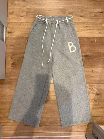 Bibiy B 로고 자수 조거 팬츠 그레이