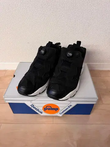 리복 펌프 블랙 스니커즈