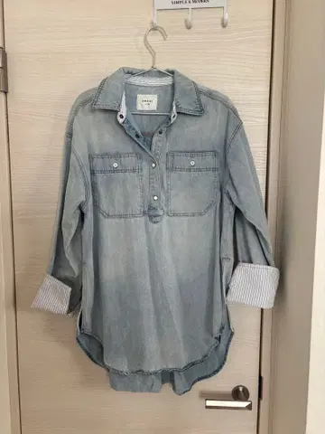 AMERI 라이트 블루 데님 셔츠