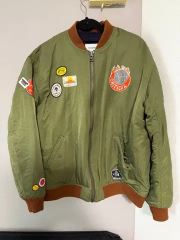 Critical Slide 와펜 점퍼 블루종