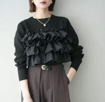 프릴 뷔스티에 도킹 스펀지 니트 풀오버 lumier 뤼미에