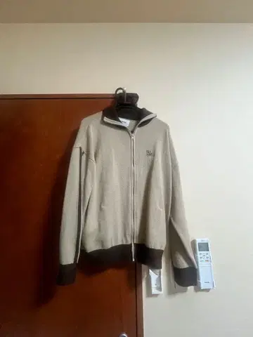 베이지 집업 스웨터 nenne