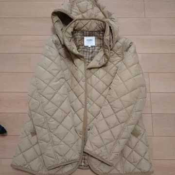 BEAMS HEART 후드 부착 퀼팅 자켓