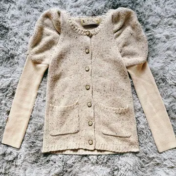 ME&ME COUTUR 퍼프 슬리브 가디건 이소재 니트 가디건