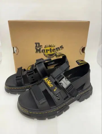 Dr.Martens 닥터마틴 PEARSON 멀티 스트랩 샌들