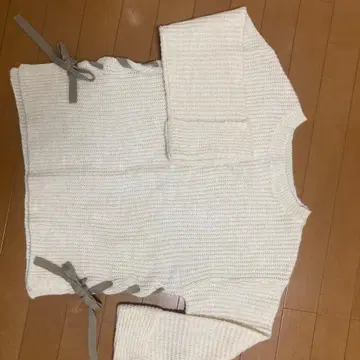 Te chichi 사이드 리본 포함 화이트 니트