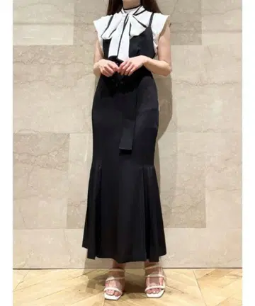 플리츠 내로우 점프 스커트 블랙 스나이델