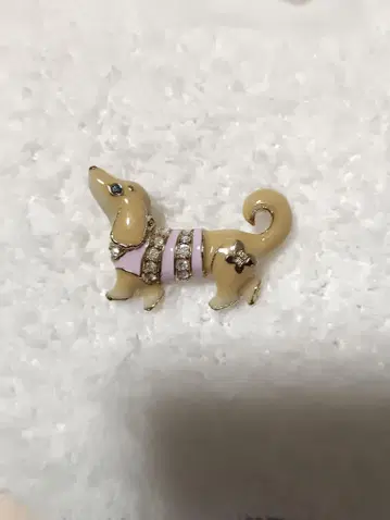 안나수이 닥스훈트 브로치