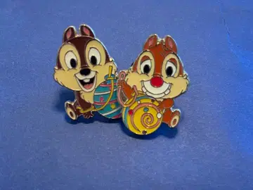 칩과 데일 핀 배지 부활절