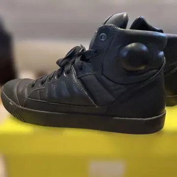 블랙 하이컷 스니커즈 EU 42