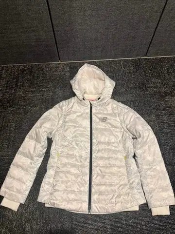 New Balance 여성용 화이트 다운