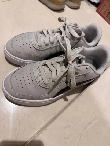 PUMA 그레이 스니커즈 24cm