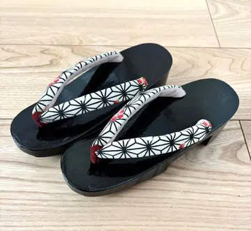 일본 나막신 칠기 화이트 블랙 린넨 잎 무늬 벚꽃 일본제 이세탄