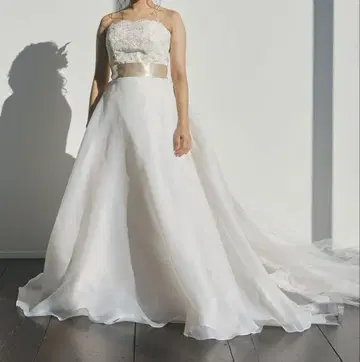 화이트 웨딩 드레스 스트랩리스 A라인