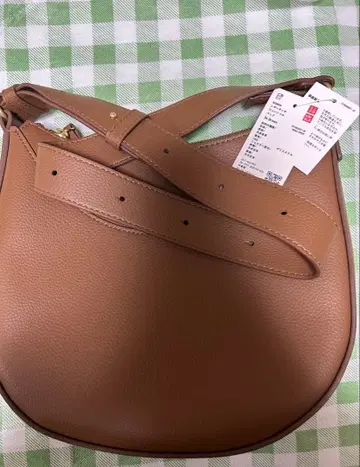 유니클로 숄더백 여성용 레더 터치 원 핸들 브라운