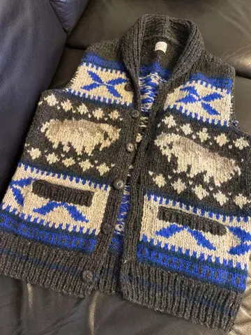 URBAN RESEARCH 네팔제 네이티브 무늬 니트 베스트 38