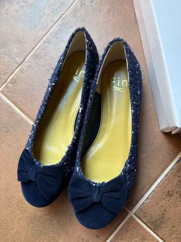 리본 포함 네이비 플랫슈즈 24cm 미사용품