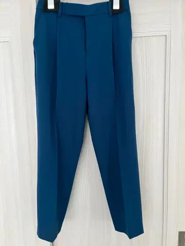 le.coeul blanc 파란색 슬랙스 사이즈 40