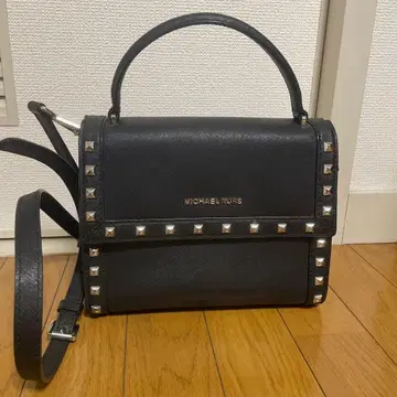 MICHAEL KORS 스터드 숄더백