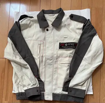 NISSAN 점퍼 화이트/다크 그레이