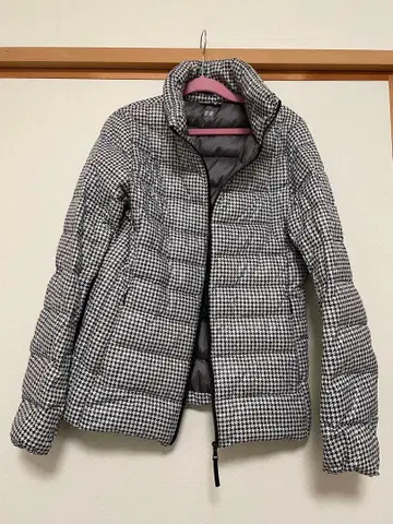 다운 자켓 블랙 화이트 체크 무늬 유니클로 M