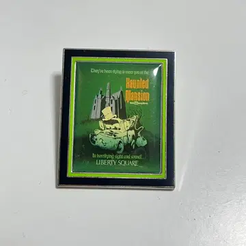 헌티드 맨션 미터 핀 배지