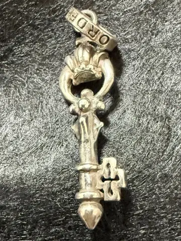 ROYAL ORDER 펜던트 탑 ( PRIVE KEY )