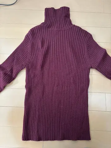 리브 터틀넥 스웨터 버건디