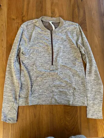 룰루레몬 롱 슬리브 사이즈 6