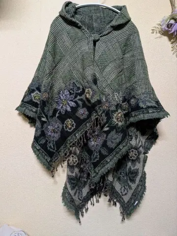 후드 부착 그린 계열 자수 판초 미사용품