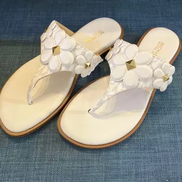 MICHAEL KORS 플라워 장식 샌들