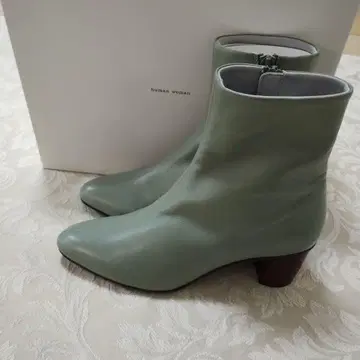 새상품 미사용 24cm human woman 가죽 숏부츠