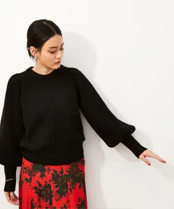 벌룬 슬리브 니트 스웨터 블랙 화이트