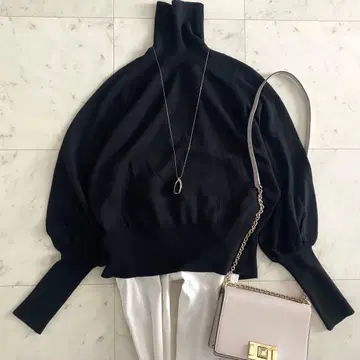 새상품급 파비아나 필리피 메리노울 볼륨 소매 하이넥 숏 니트