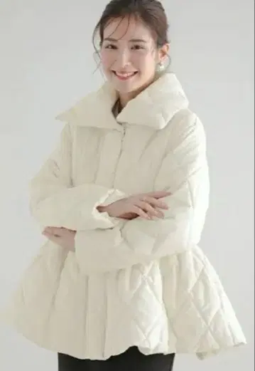 Fit more 페플럼 패딩 자켓