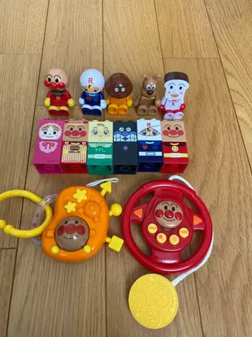 호빵맨 피규어와 완구 세트