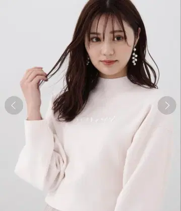 프로포션 바디 드레싱 로고 자수 숏 니트 프리