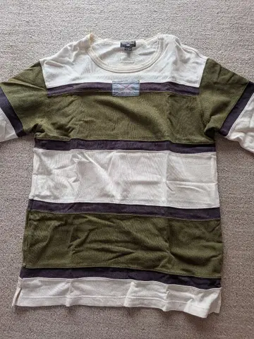 올리브 그린 스트라이프 트레이닝복